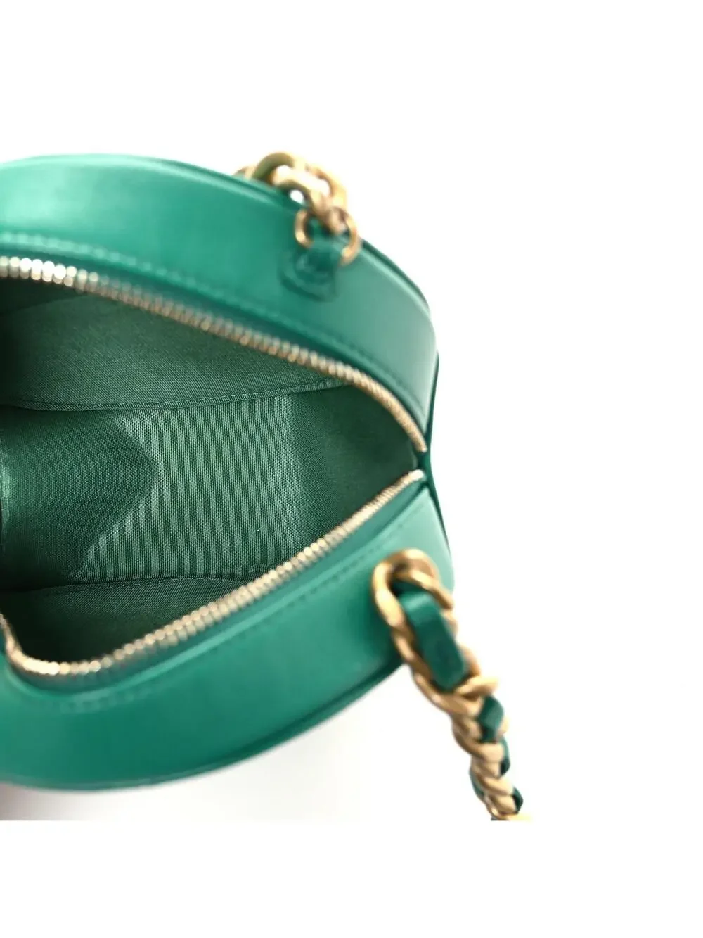 Lambskin Quilted Chanel 19 Round Clutch #290663C19B